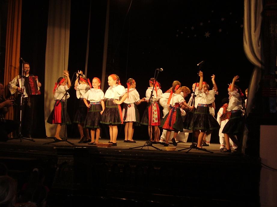 Fotogaléria DFS Verešvaranček - Krajské kolo súťažnej prehliadky detských folklórnych súborov v Skalici 13.5.2009 (12) DFS Verešvaranček - Krajské kolo súťažnej prehliadky detských folklórnych súborov v Skalici 13.5.2009