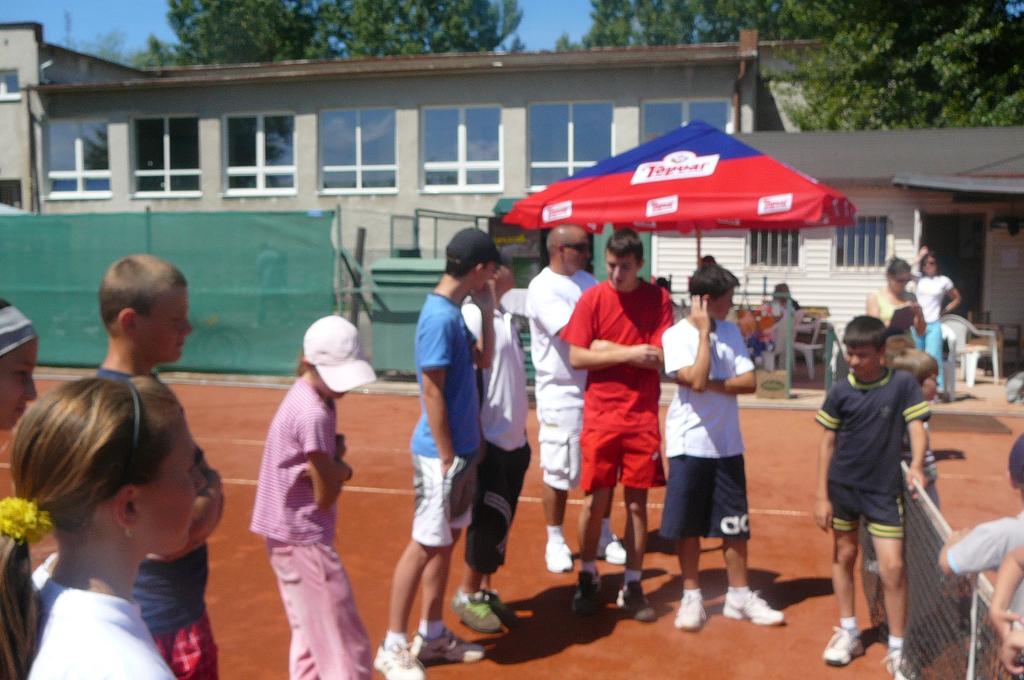Fotogaléria Tenisový klub Červeník - MDD 7.6.2009 (21) Tenisový klub Červeník - MDD 7.6.2009