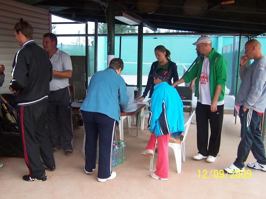 Fotogaléria Tenisový klub Červeník - Tenisový turnaj o putovný pohár starostu obce III.ročník - 12.9.2009 (29) Tenisový klub Červeník - Tenisový turnaj o putovný pohár starostu obce III.ročník - 12.9.2009