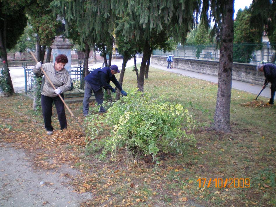 Fotogaléria Občania svojej obci - po brigáde Slovenského Červeného kríža sa pridali aj členovia Združenia KAROTKA - čistenie cintorína 17.10.2009 (6) Občania svojej obci - po brigáde Slovenského Červeného kríža sa pridali aj členovia Združenia KAROTKA - čistenie cintorína 17.10.2009