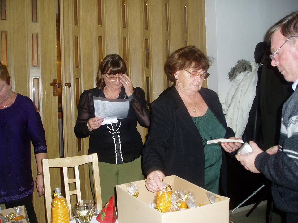 Fotogaléria Posedenie - Združenie KAROTKA 9.12.2009 (38) Posedenie - Združenie KAROTKA 9.12.2009