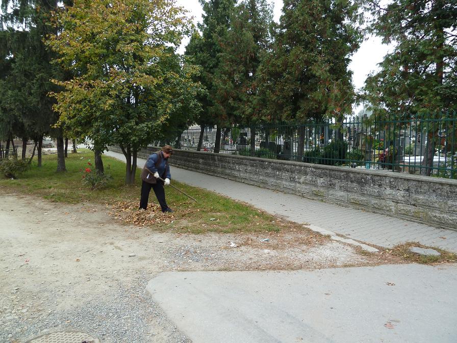 Fotogaléria Občania svojej obci - brigáda na čistení a úprave miestneho cintorína Združenia Karotka a Miestneho spolku SČK 16.10.2010 (23) Občania svojej obci - brigáda na čistení a úprave miestneho cintorína Združenia Karotka a Miestneho spolku SČK 16.10.2010