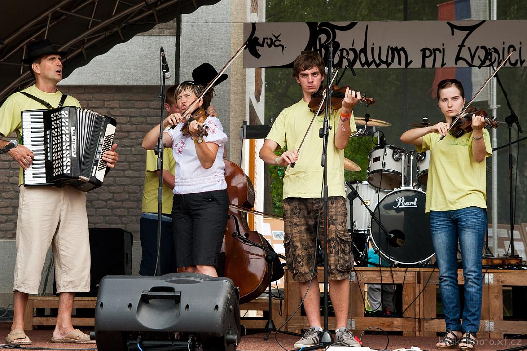 Fotogaléria Slávnosti spevu, hudby a tanca 2011 - ARTpódium pri Zvonici (24) Slávnosti spevu, hudby a tanca 2011 - ARTpódium pri Zvonici
