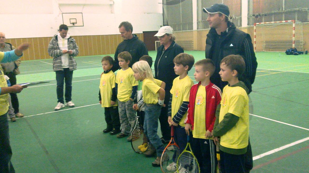 Fotogaléria Tenisový klub Červeník - Detský Davic Cup a Fed Cup 26.11.2011 (4) Tenisový klub Červeník - Detský Davic Cup a Fed Cup 26.11.2011